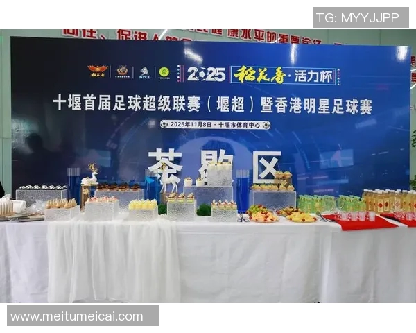 足球与歌声的交响：明星球员与歌手跨界合作的魅力与挑战